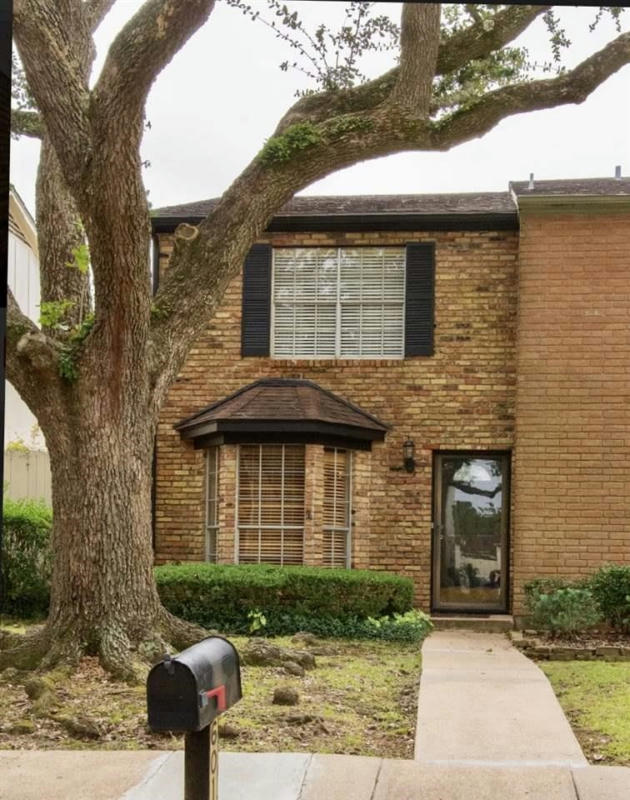 6015 TOWNHOUSE LN, BEAUMONT, TX 77707, photo 1 of 18